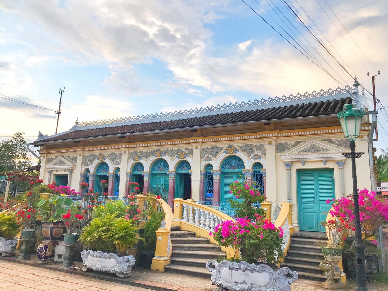 Khám Phá Vẻ Đẹp Truyền Thống của Nhà Cổ Bình Thủy Cần Thơ - Hành Trình Thư Giãn Giữa Vùng Đất miền Tây Thanh Bình